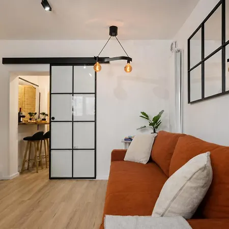Maison Lahovari Duplex 아파트