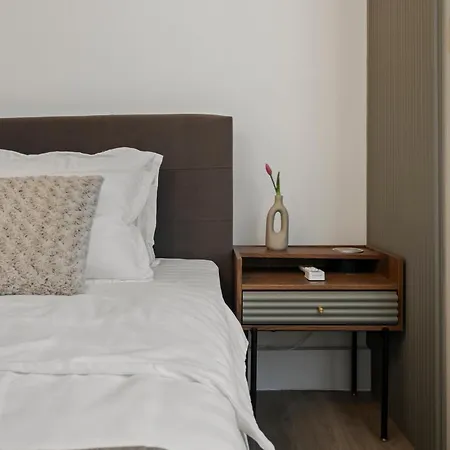 Maison Lahovari Duplex 아파트
